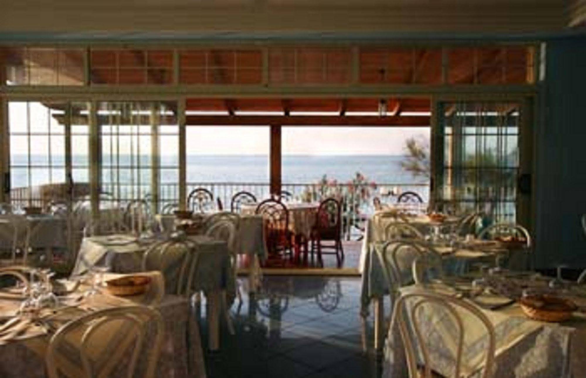 Baia Tropea Resort Parghelia Restoran fotoğraf
